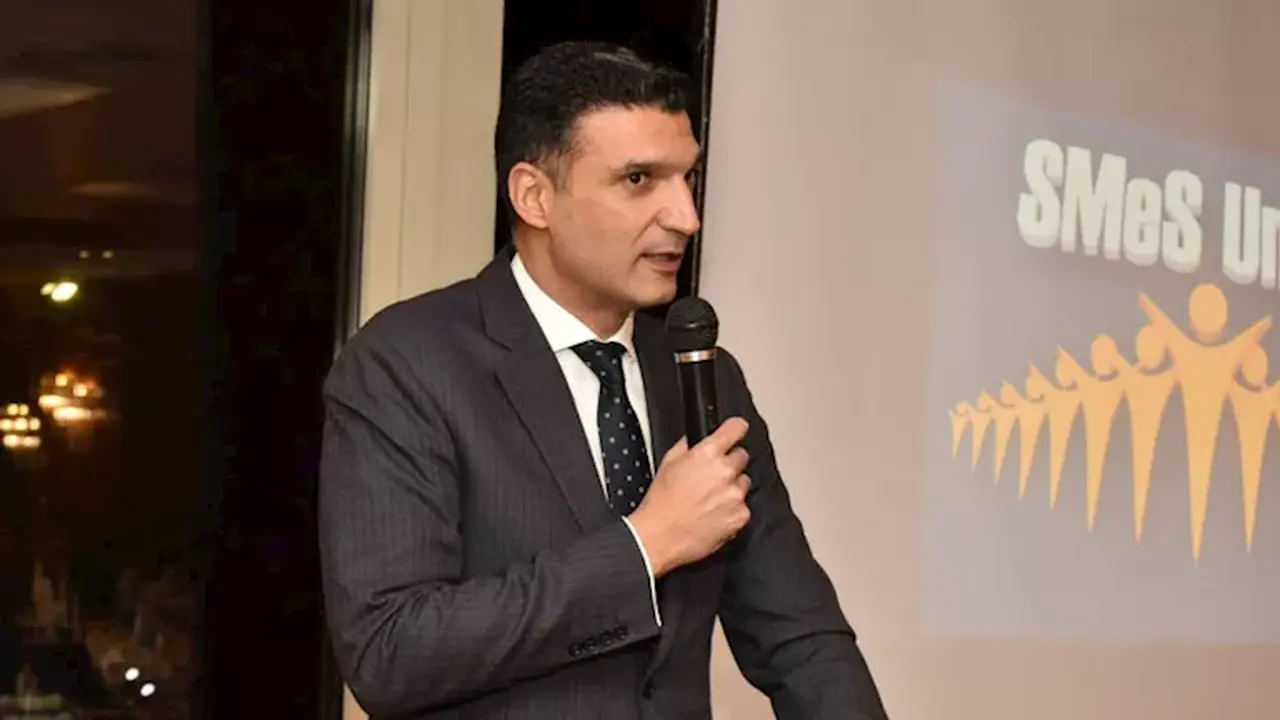 وزير الصناعة يبحث مع مجموعة سان جوبان خطط التوسع في السوق المصري